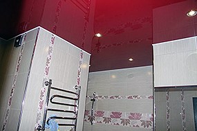 Натяжные потолки для ванной